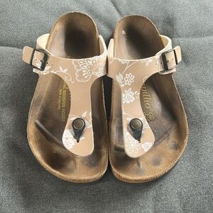 Birkenstock Papillio Tan Gizeh Sandals with floral pattern